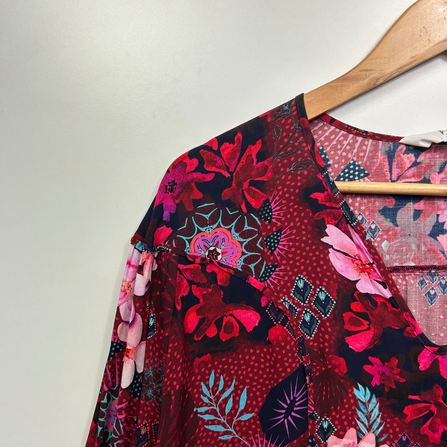 Virtuelle Tunic Top Size 18 Red Pink Floral Long Sleeve