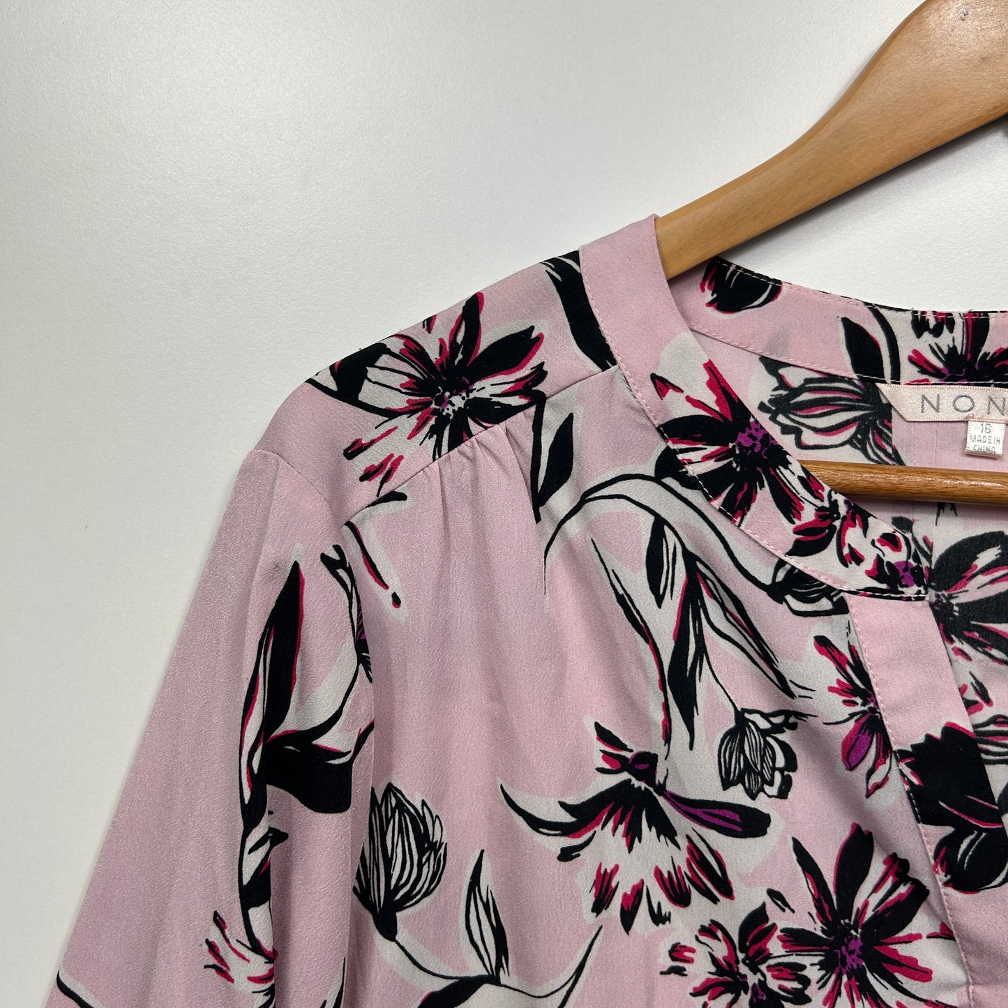 Noni B Top Size 16 Pink Floral Roll Tab Sleeve