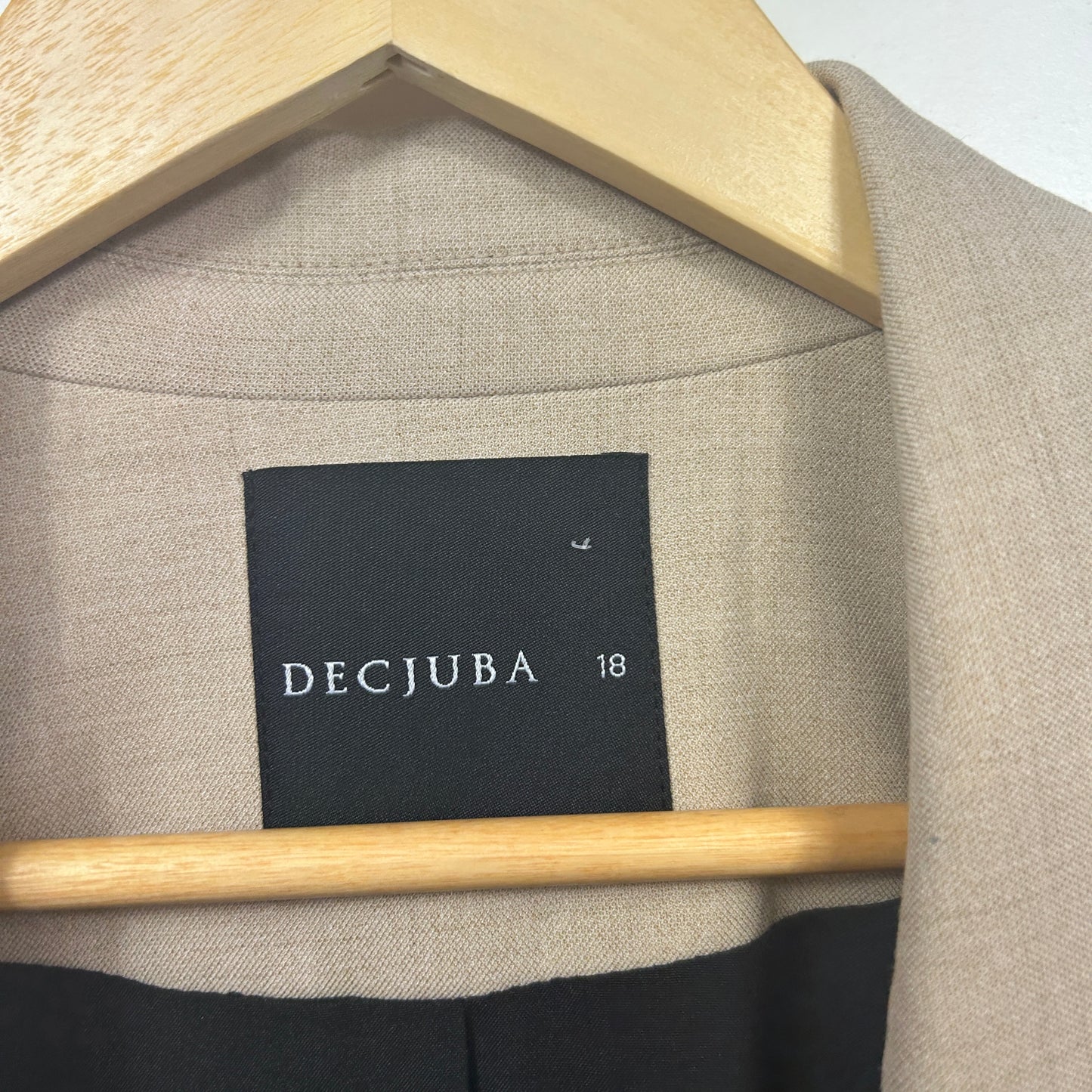 Decjuba Beige Longline Vest - Size 18