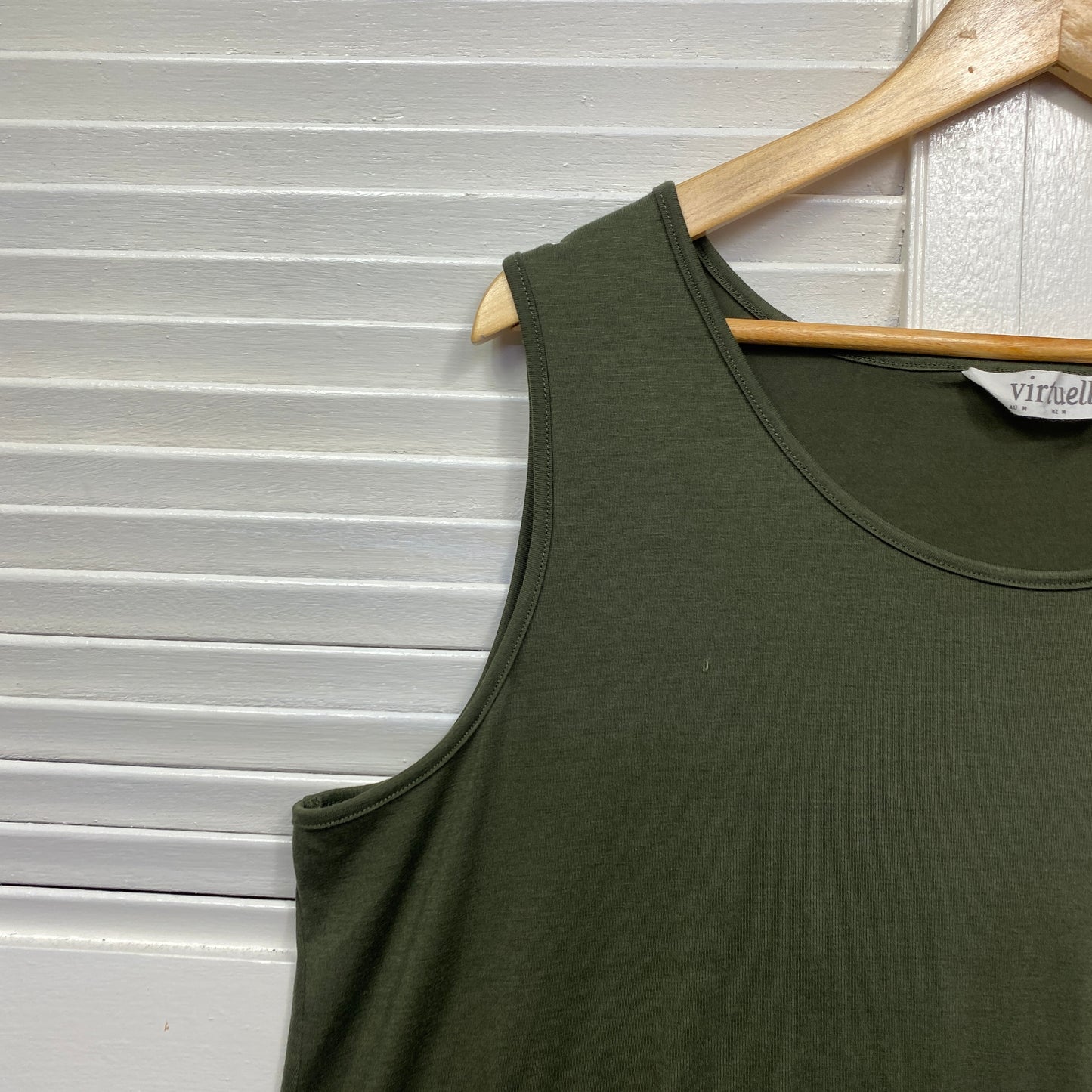 Virtuelle Top Size 18 Plus Medium Sleeveless Olive Green