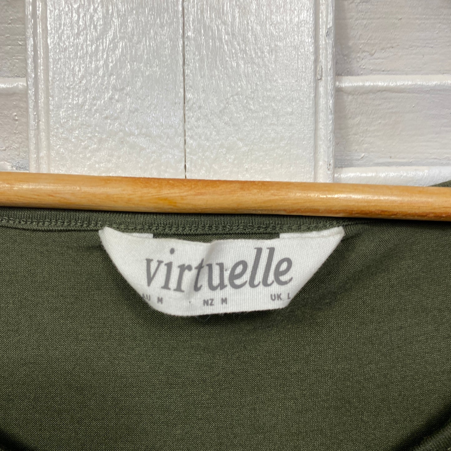 Virtuelle Top Size 18 Plus Medium Sleeveless Olive Green