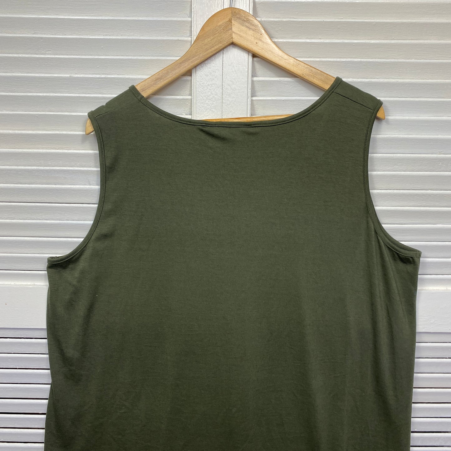 Virtuelle Top Size 18 Plus Medium Sleeveless Olive Green