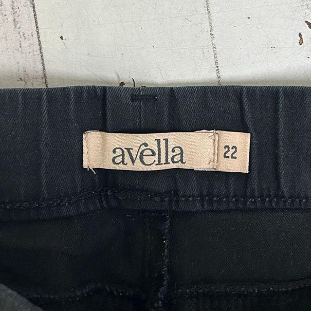 Avella Navy Shorts - Size 22