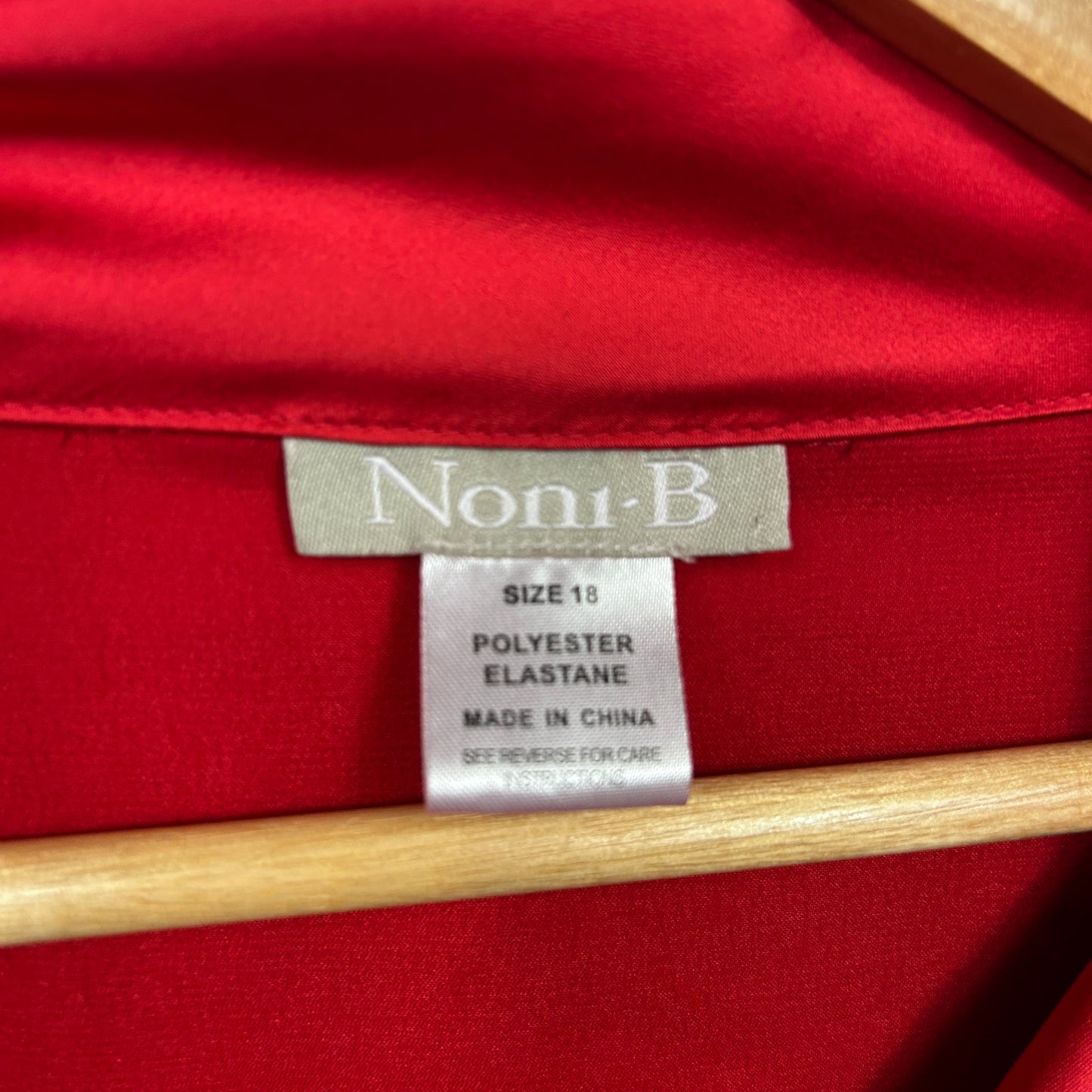 Noni-B Red Short Sleeve Top with Twist Detail - Size 18