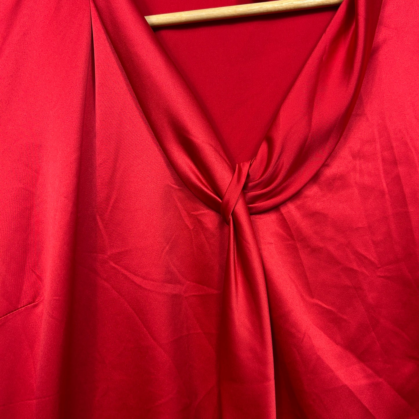 Noni-B Red Short Sleeve Top with Twist Detail - Size 18