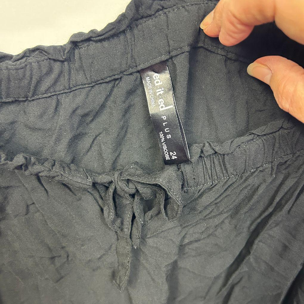 Ed.it.ed Black Top - Size 24
