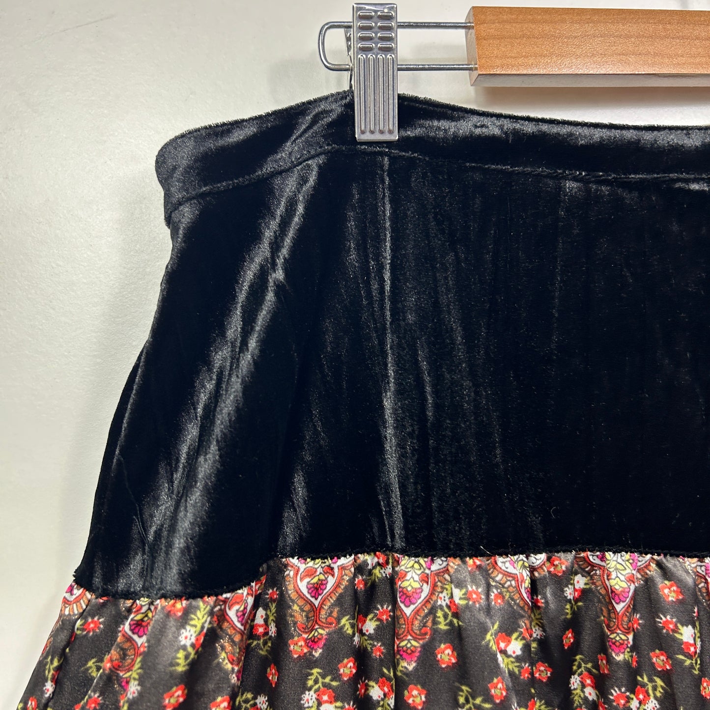 Vintage 1626 Sixteen Twentysix Black Velvet Tiered Boho Maxi Skirt - Size 18