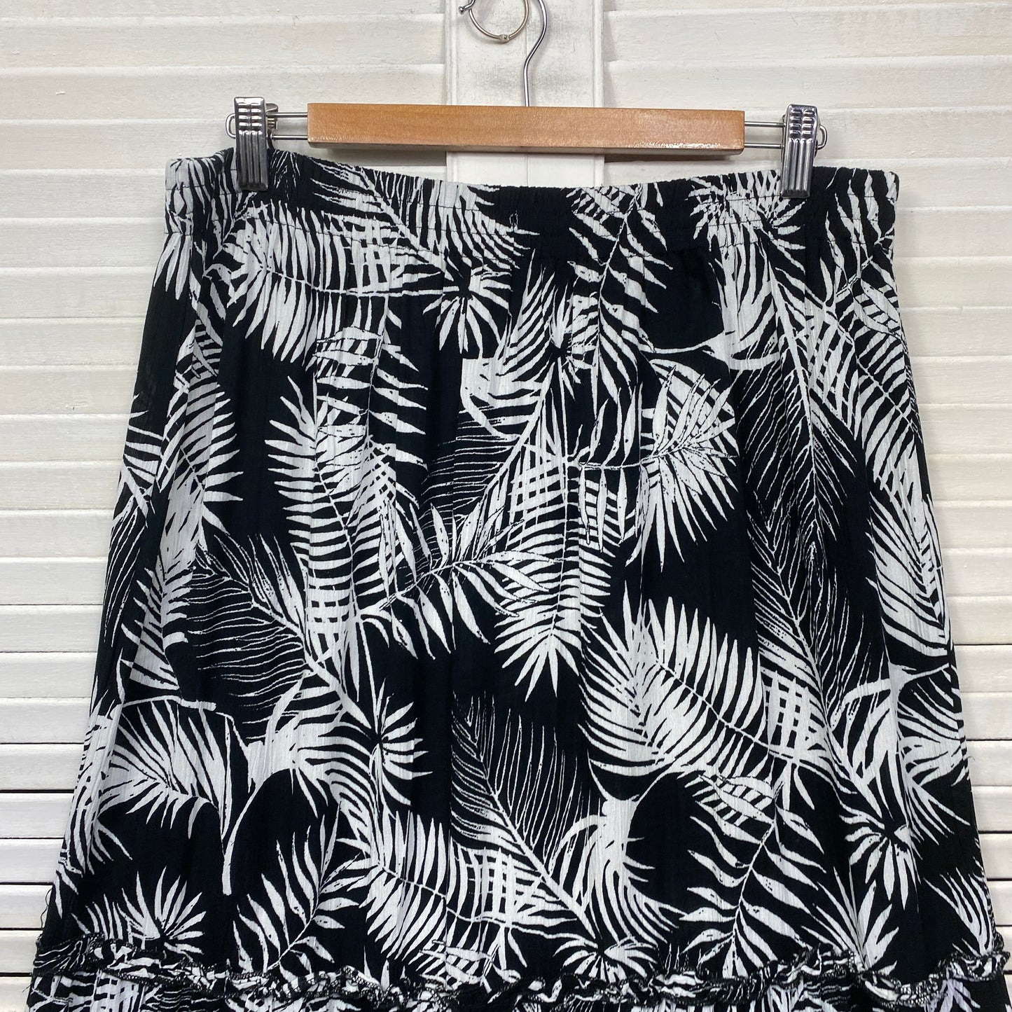 Rockmans Maxi Skirt Size 14 Black White Floral Leaf Elastic Waist Viscose