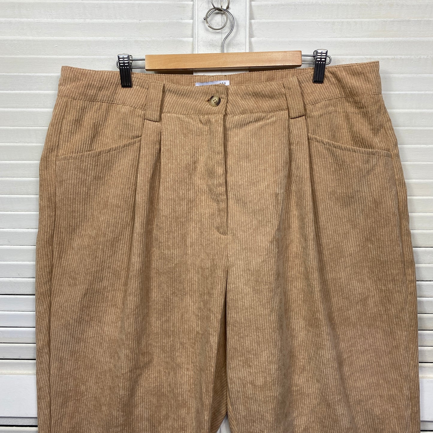 You & All Pants Size 18 Beige Cordaroy Pockets Pleated 7/8 Length