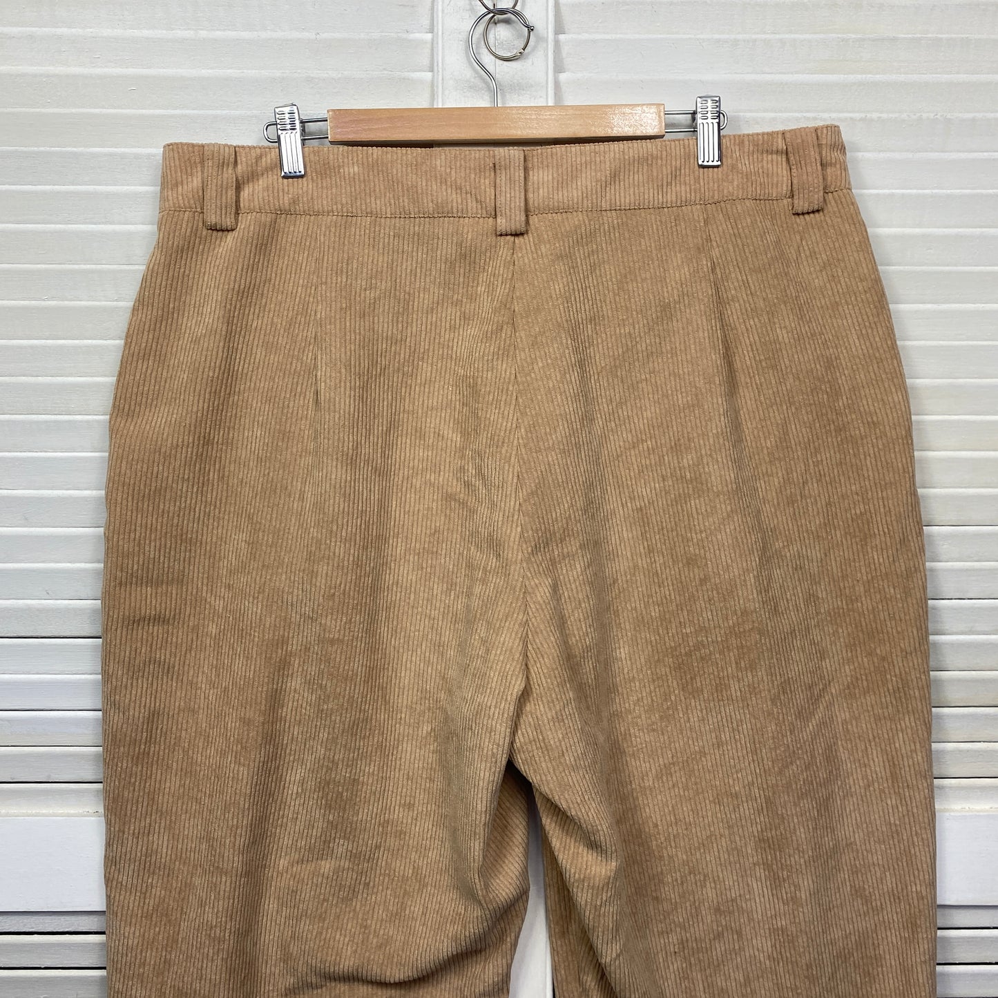 You & All Pants Size 18 Beige Cordaroy Pockets Pleated 7/8 Length