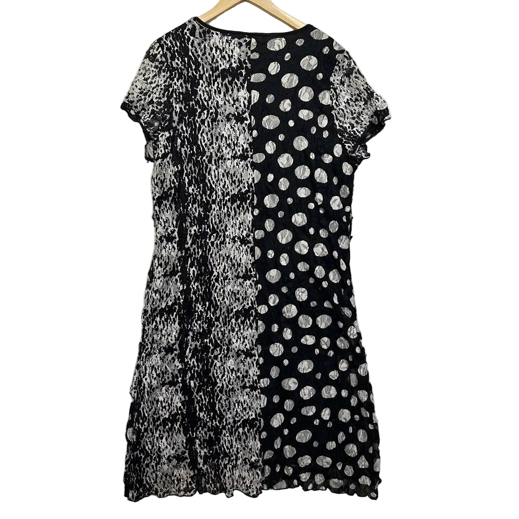 Taking Shape Black and White Dress - Size 16/S
