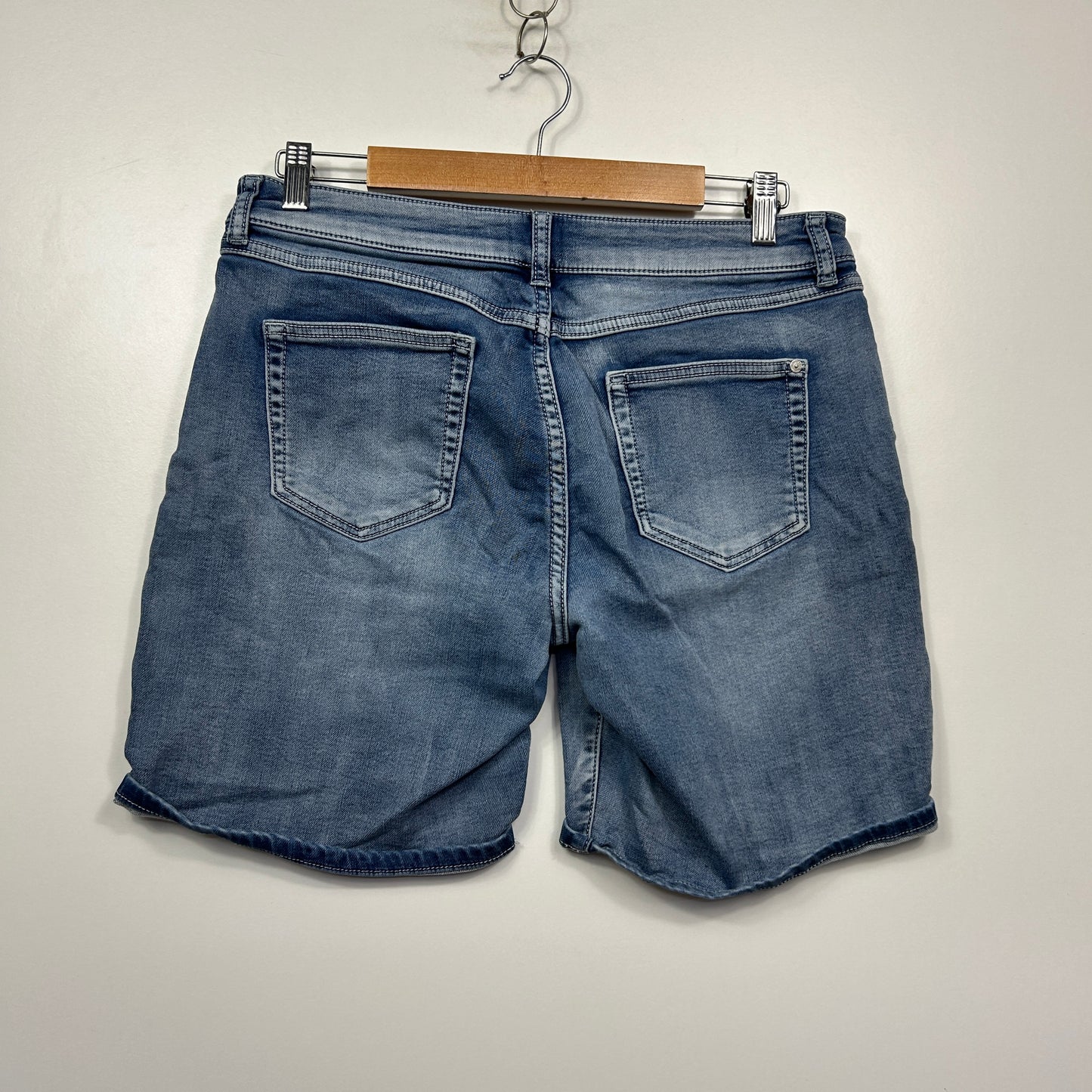 Just Jeans Amaze Knit Denim Relaxed Mid-Rise Shorts Short Length - Size 12