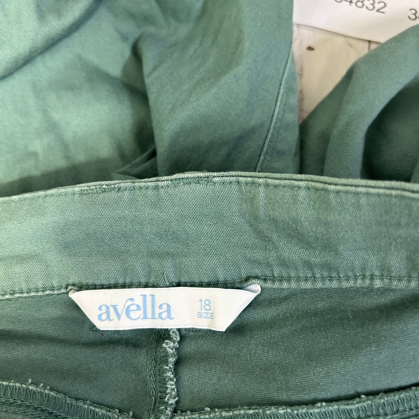 Avella Green Shorts - Size 18