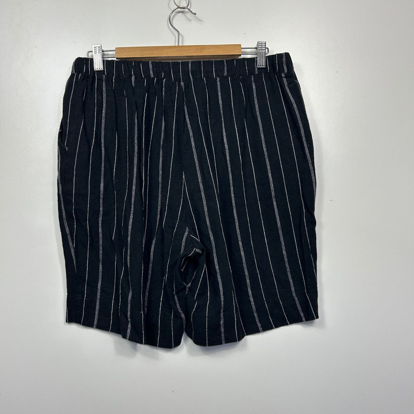 Millers Black White Pinstripe Linen Blend Shorts - Size 14