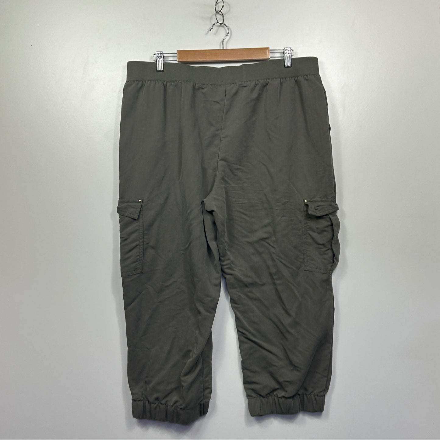 Now Olive Green Cargo Pants - Size 18