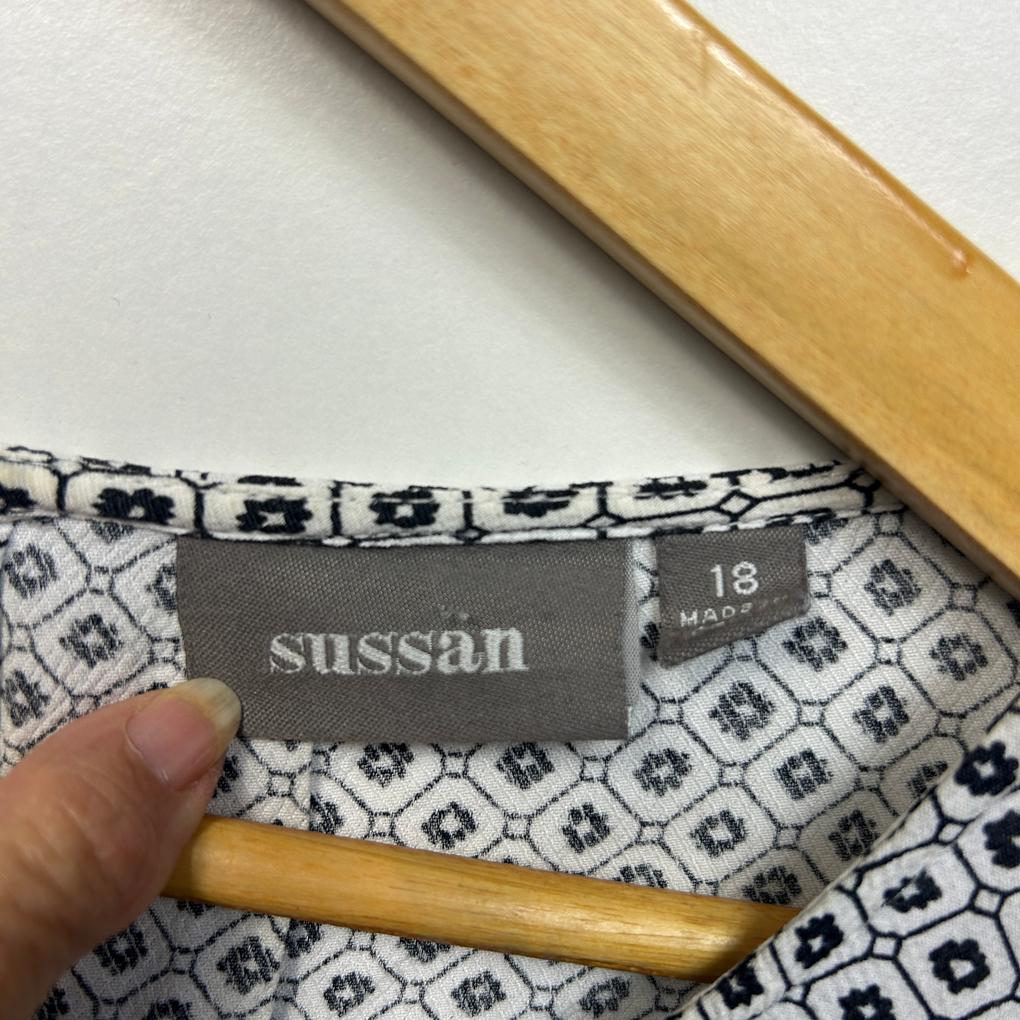 Sussan Black White Print Top - Size 18