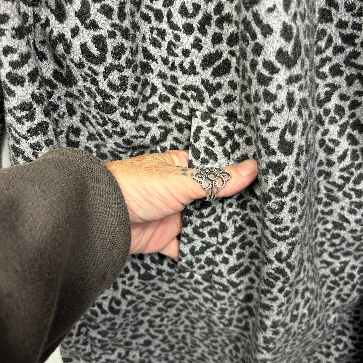 Millers Jacket Size 22 Grey Long Sleeve Anima Print Pockets
