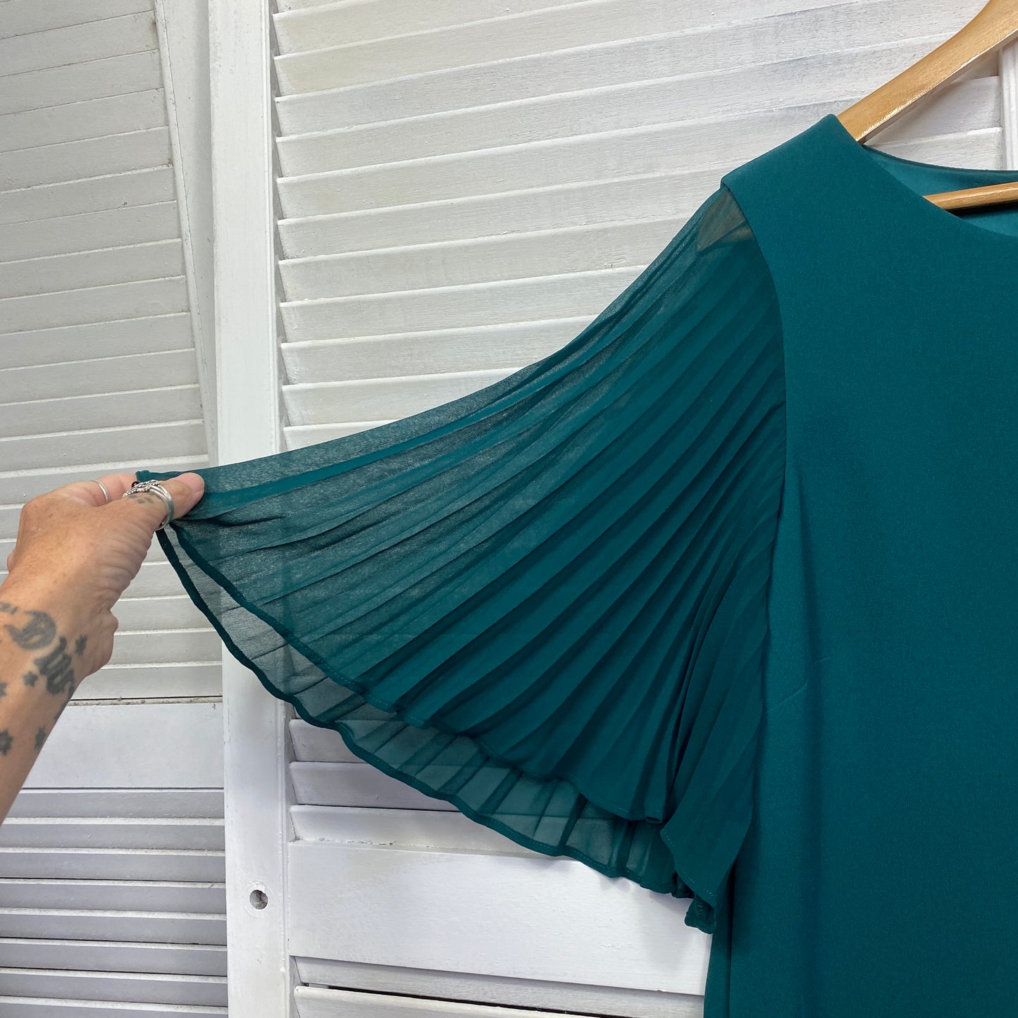 Review Dress Size 16 Emerald Green Pleated Sleeve Cocktail