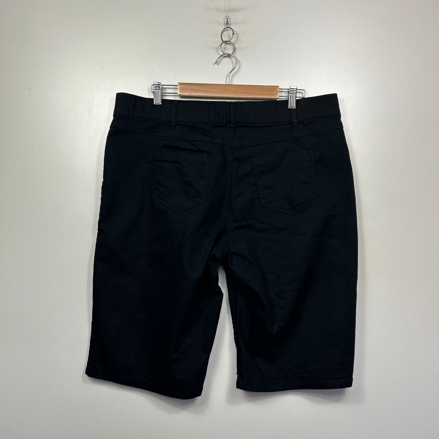 Avella Black Bermuda Shorts - Size 18