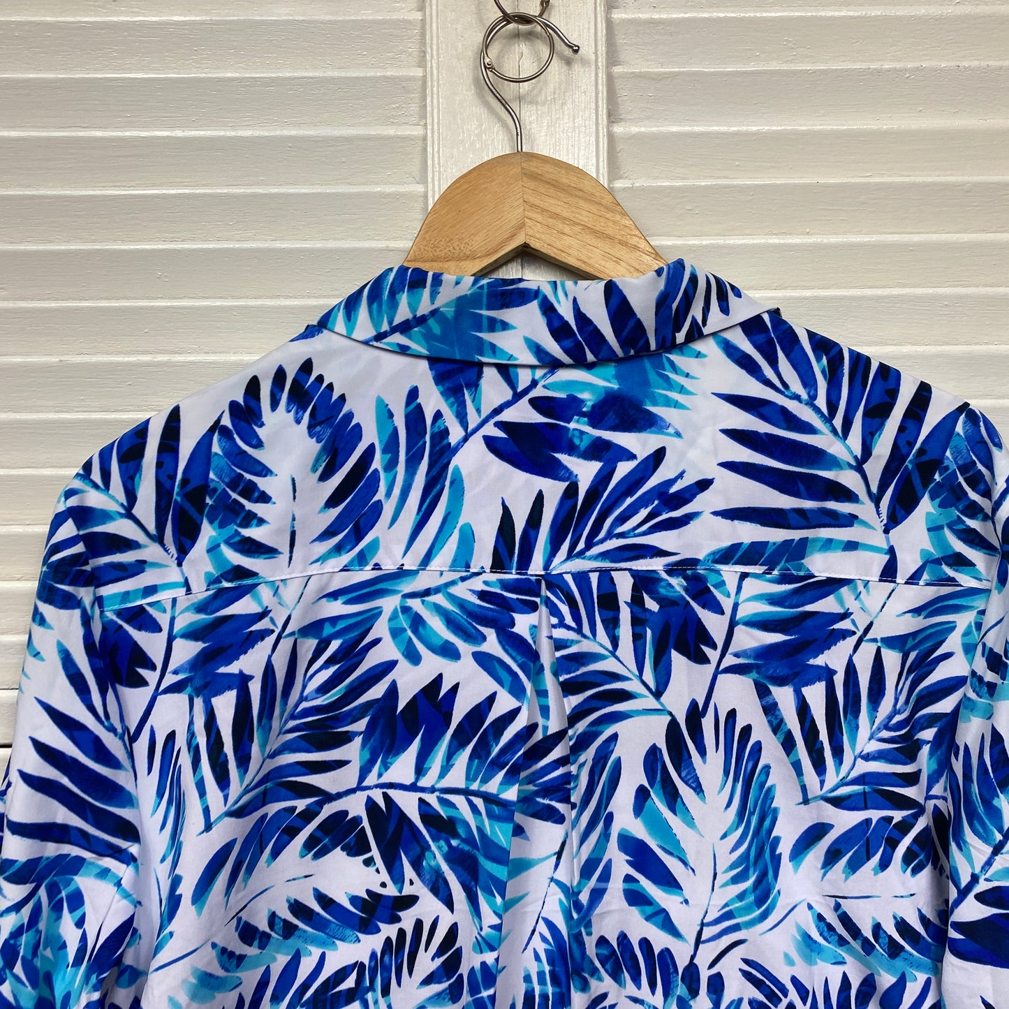 W Lane Top Size 18 Long Sleeve Blue White Floral Leaf Print