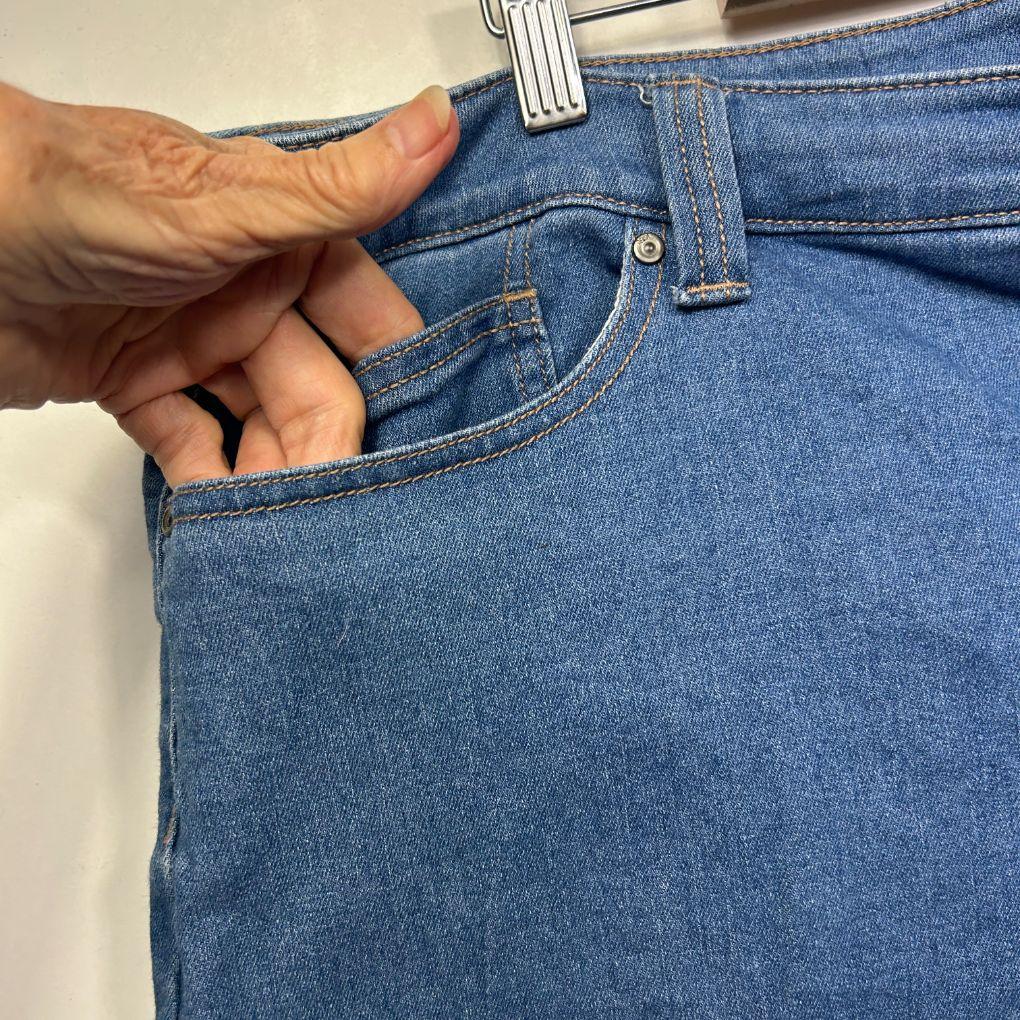 Avella Denim Shorts - Size 22