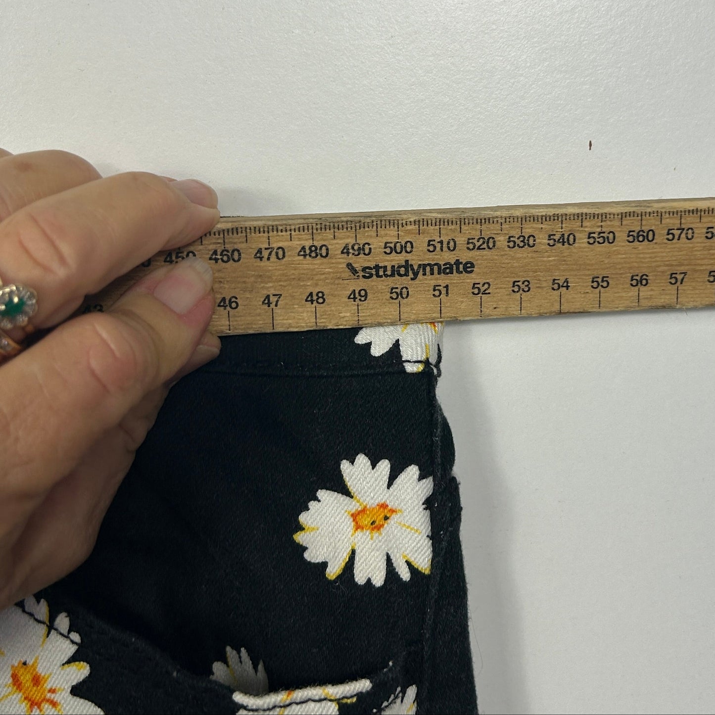 Forever 21+ Black Daisy Print Shorts - Size 20/22