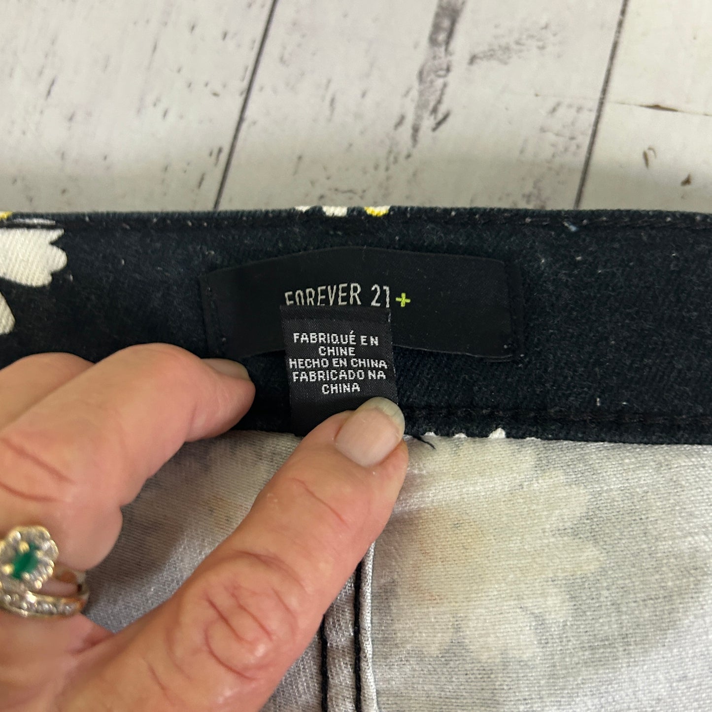 Forever 21+ Black Daisy Print Shorts - Size 20/22