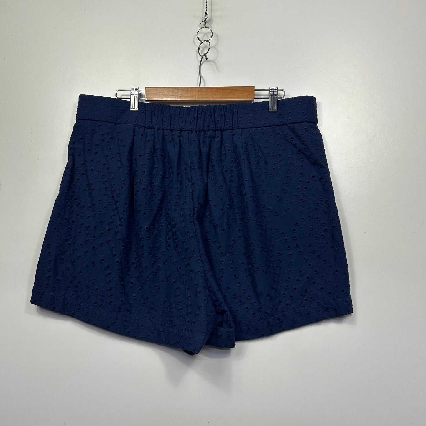 Belle Isle Torrid Navy Broderie Embroidered Shorts - Size 18