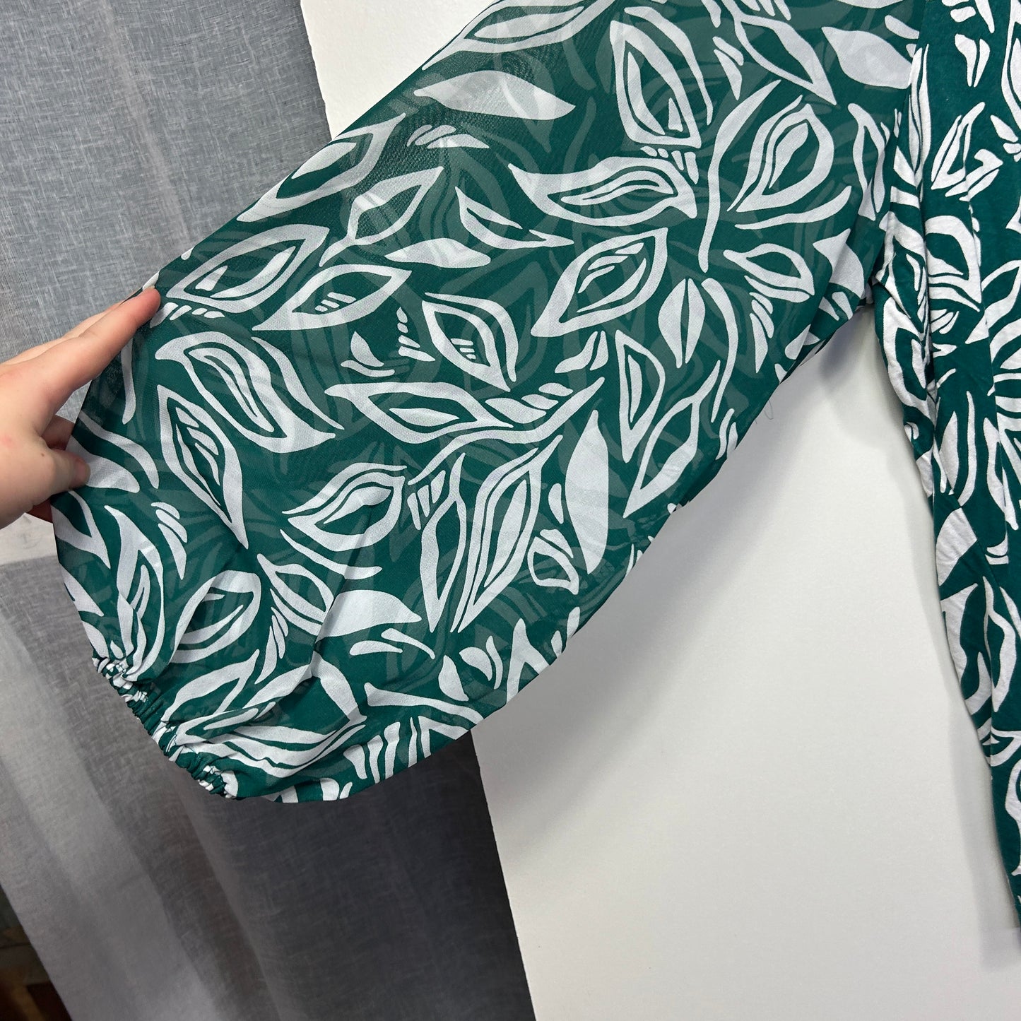 Autograph Dark Green and White Leaf Print Top - Size 24/XXL