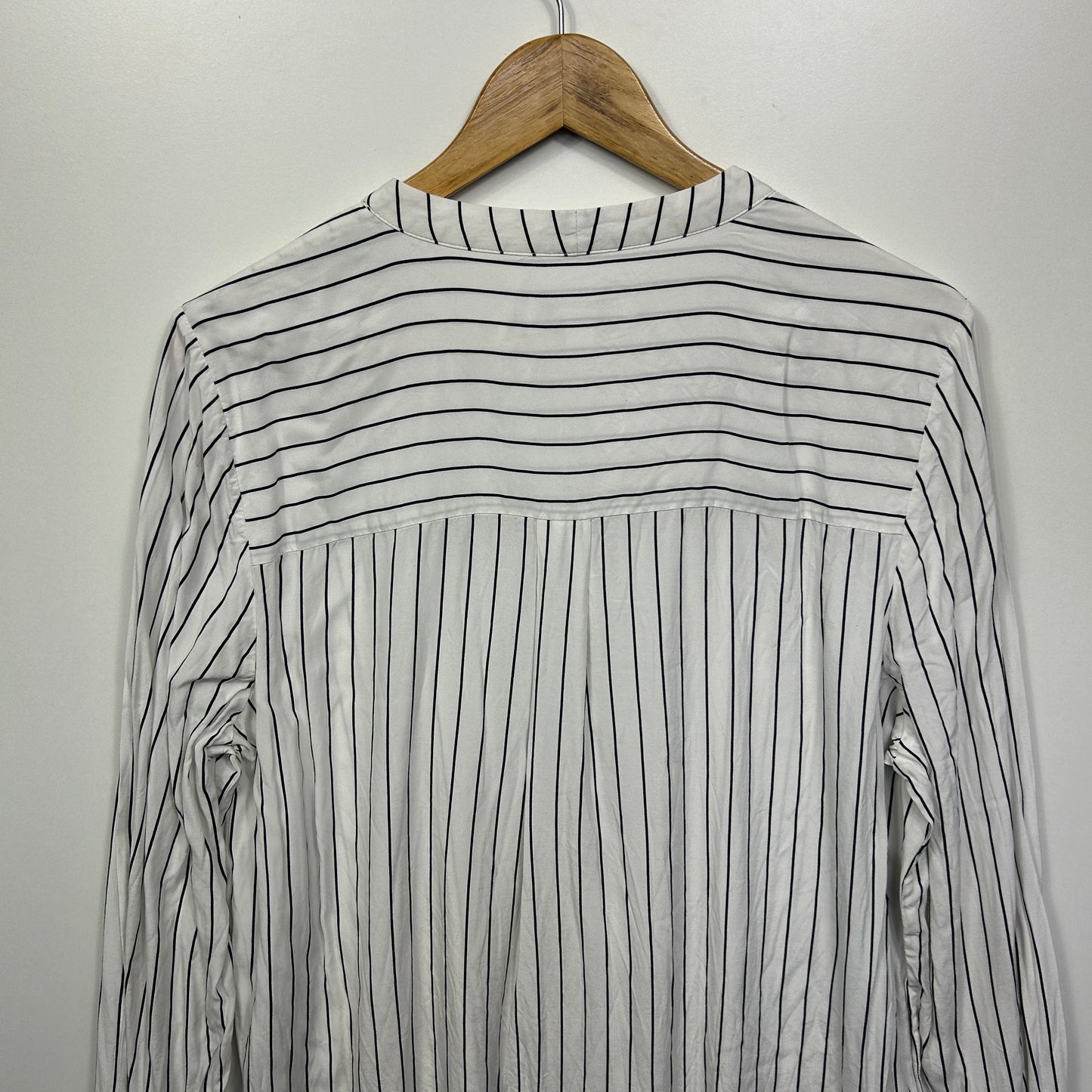 Country Road Top Size Large 14 White Striped Long Sleeve Viscose