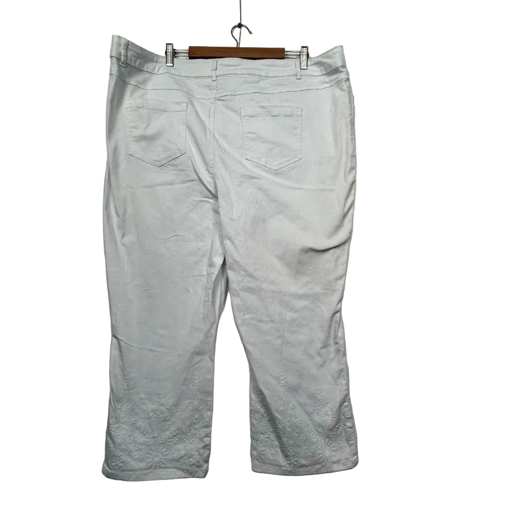 Regatta Woman White Cotton Capri Pants - Size 22