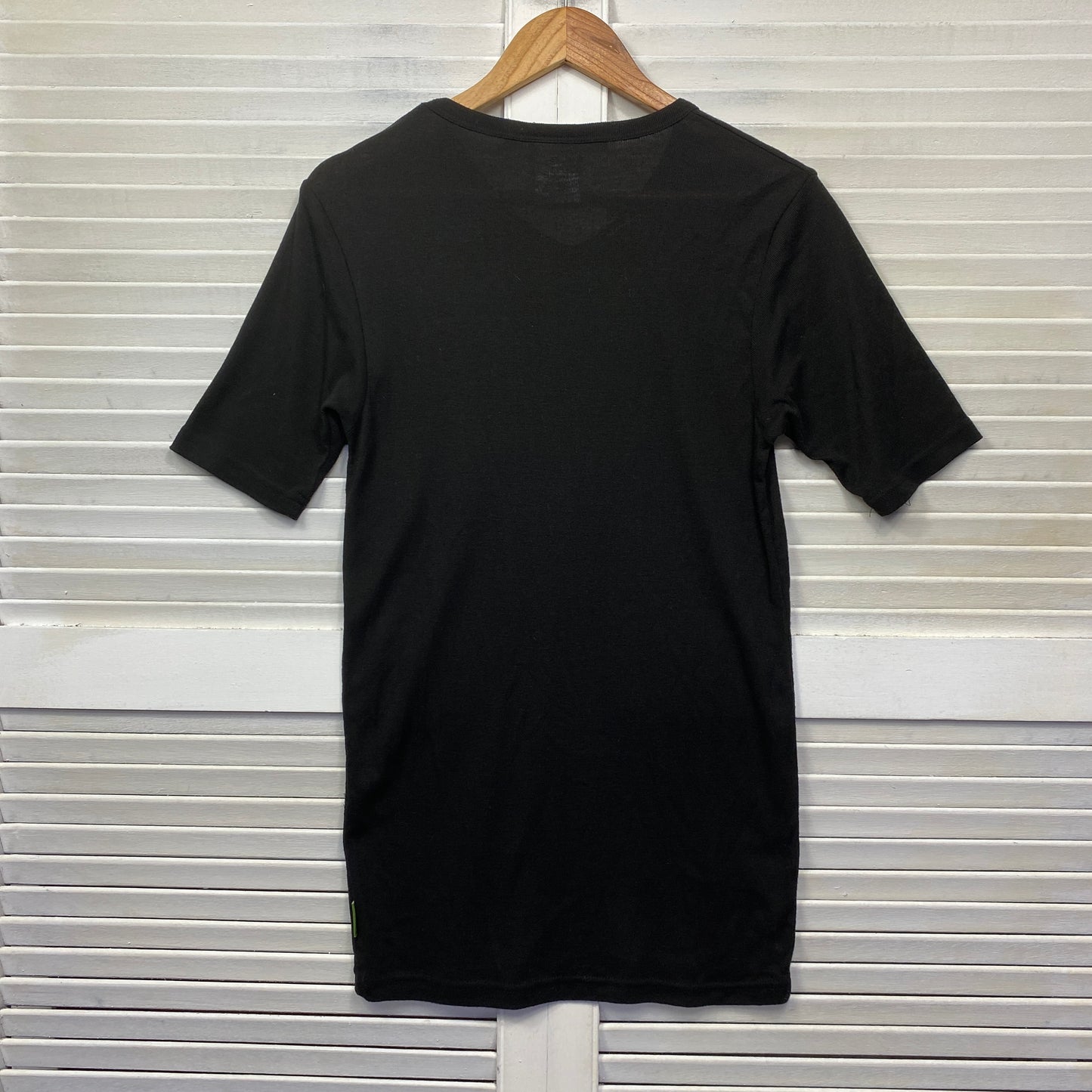 Kathmandu Top Size Large Black Short Sleeve