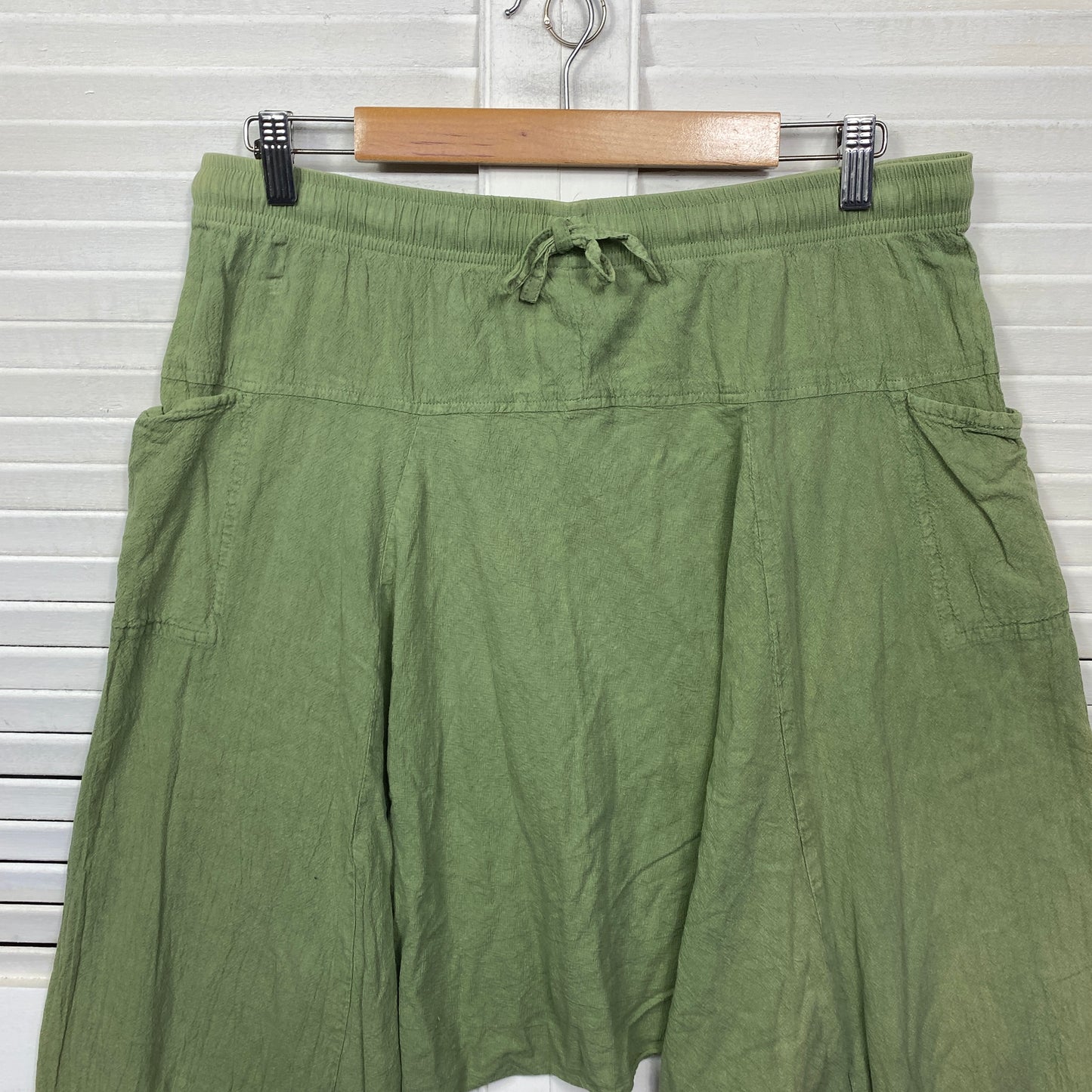 Ishka Shorts Size L XL Green Drop Crotch (Fault)