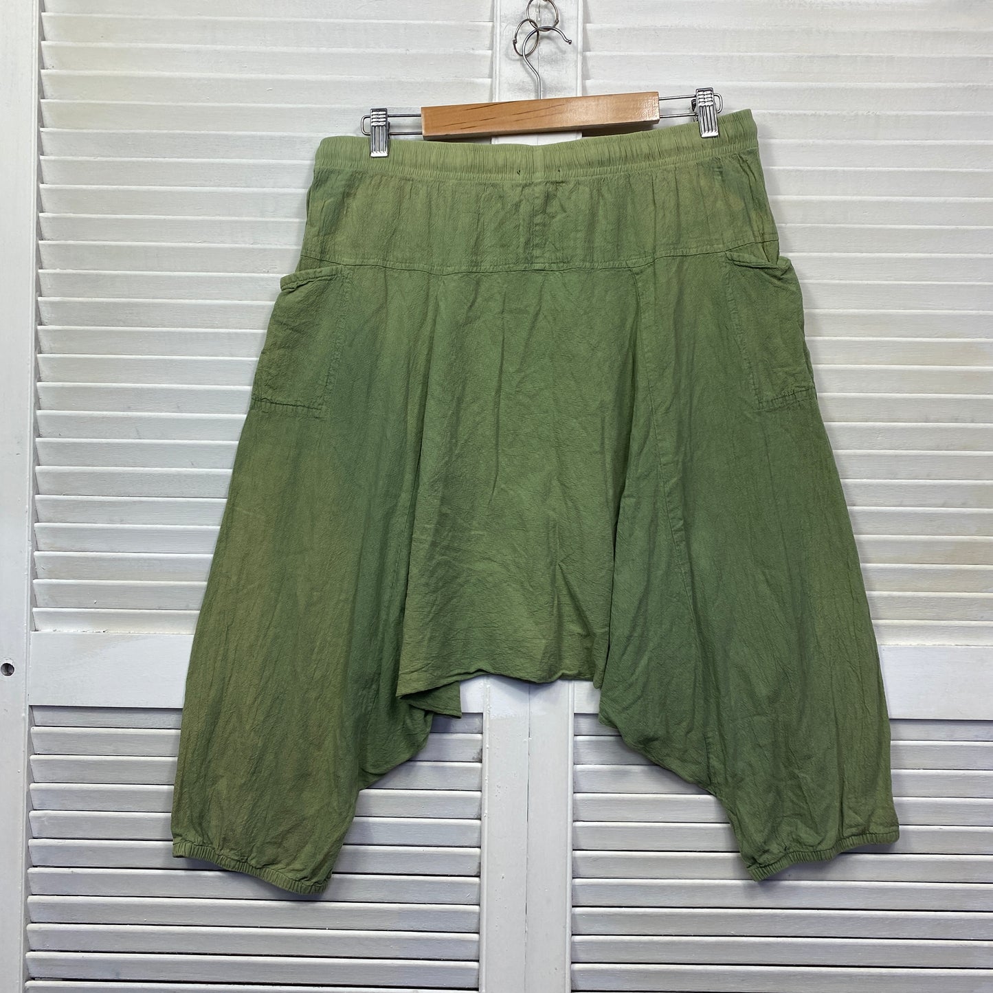 Ishka Shorts Size L XL Green Drop Crotch (Fault)