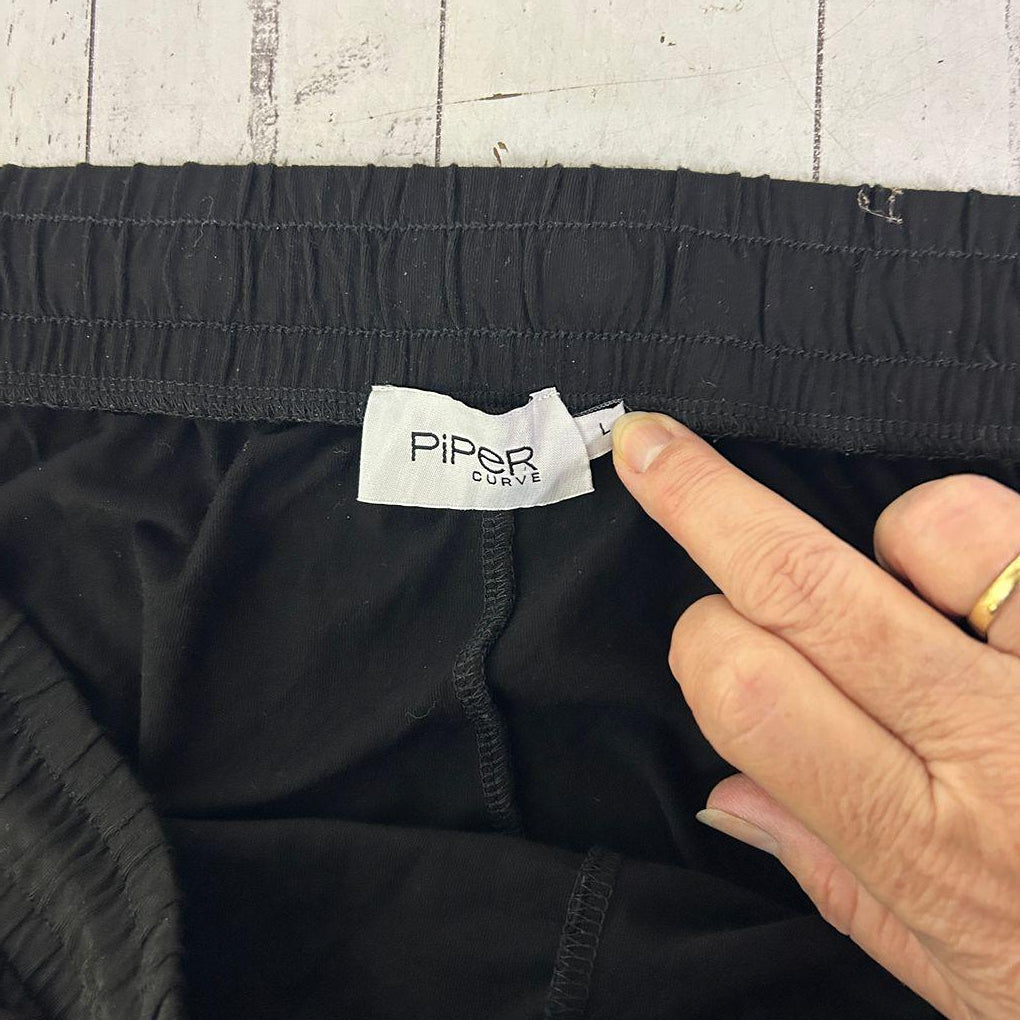 Piper Curve Black Pants - Size L/18/20