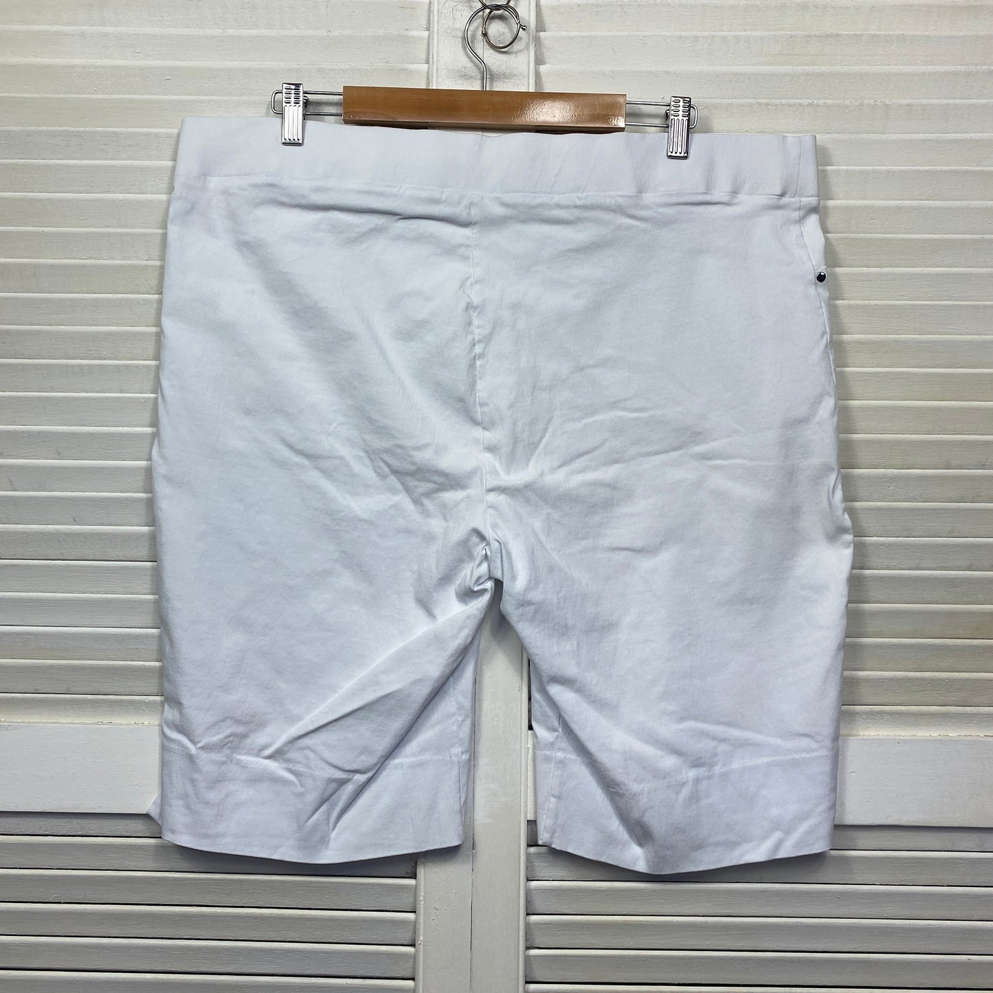 Rockmans Shorts Size 20 Plus White Pull On Viscose