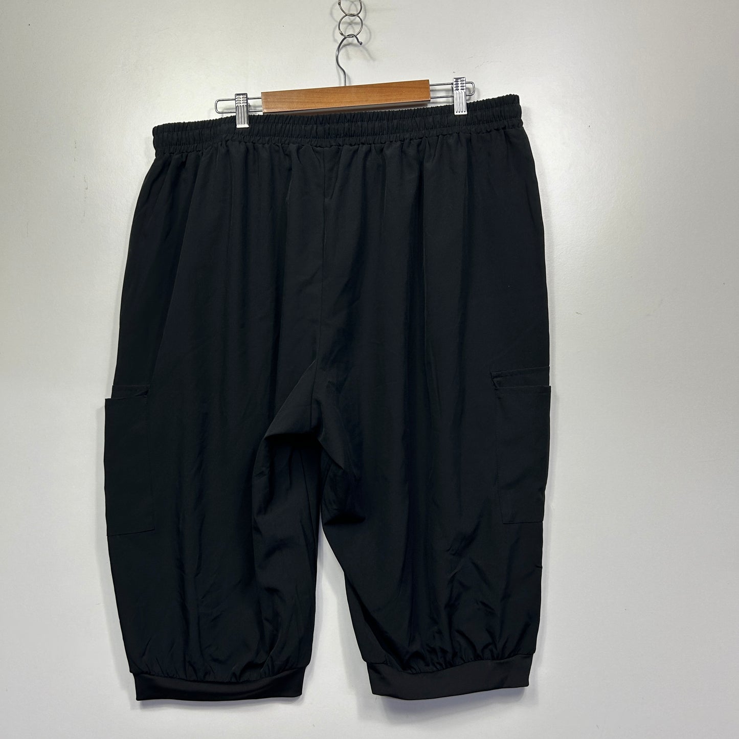 Black Activewear Cropped Pants Shorts - Size 5XL