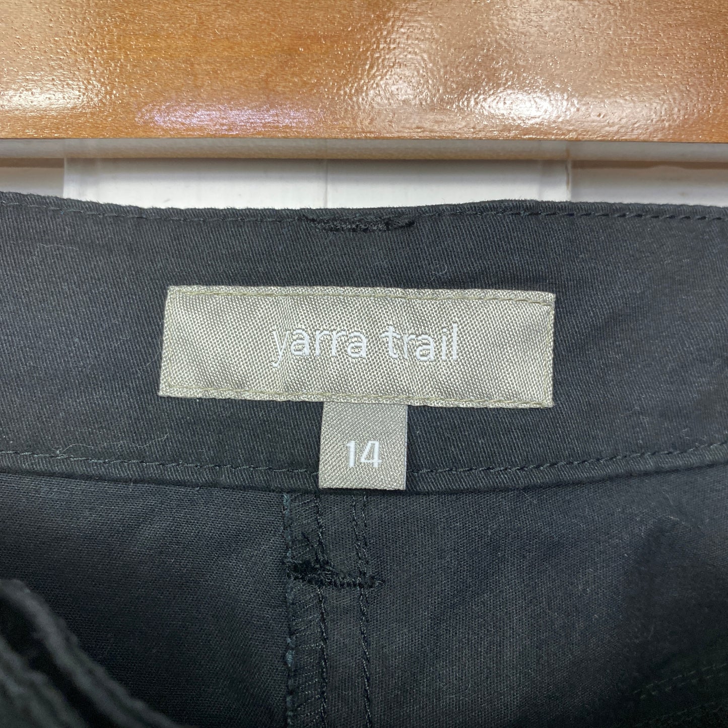 Yarra Trail Cropped Pants Size 14 Black Pockets Cotton Blend