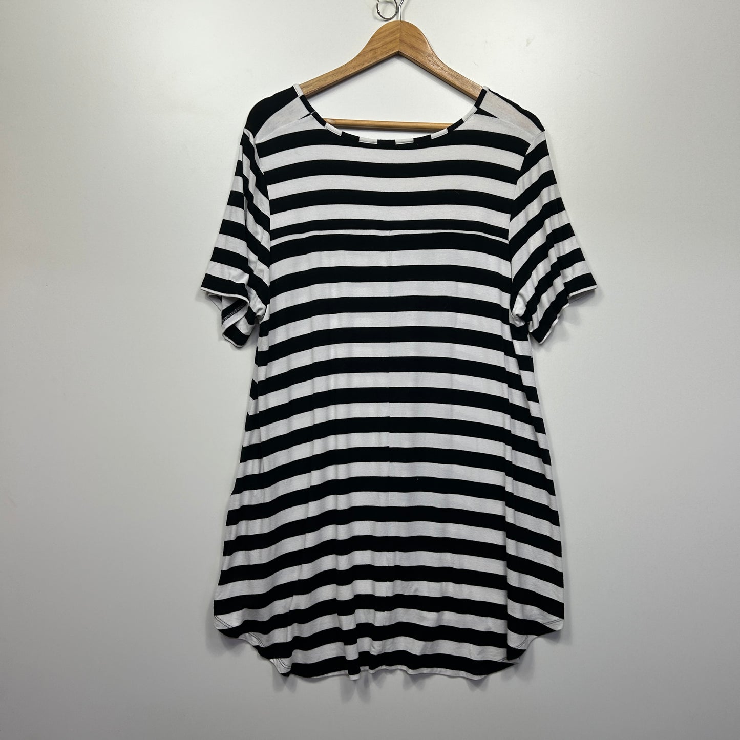 Taking Shape Tunic Top Size 16 Small Plus Black White Striped Bamboo