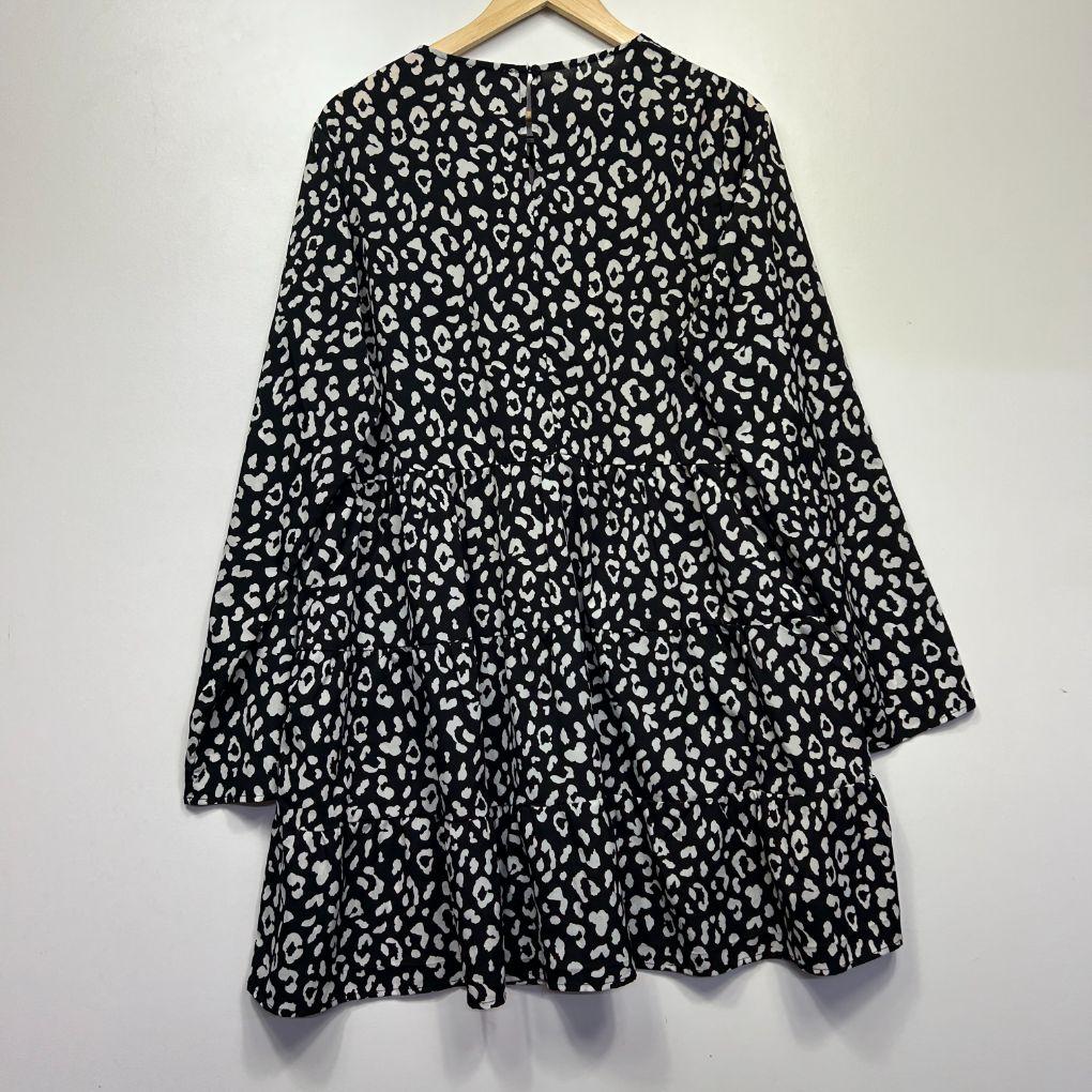 Atmos and Here Black White Top - Size 16