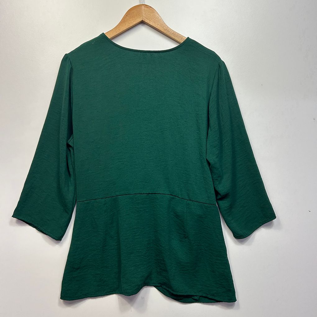 & me Green Top - Size 16