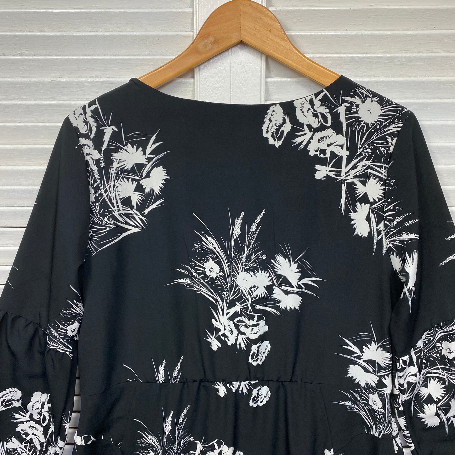 Table Eight Dress Size 14 Black White Floral Long Sleeve Knee Length