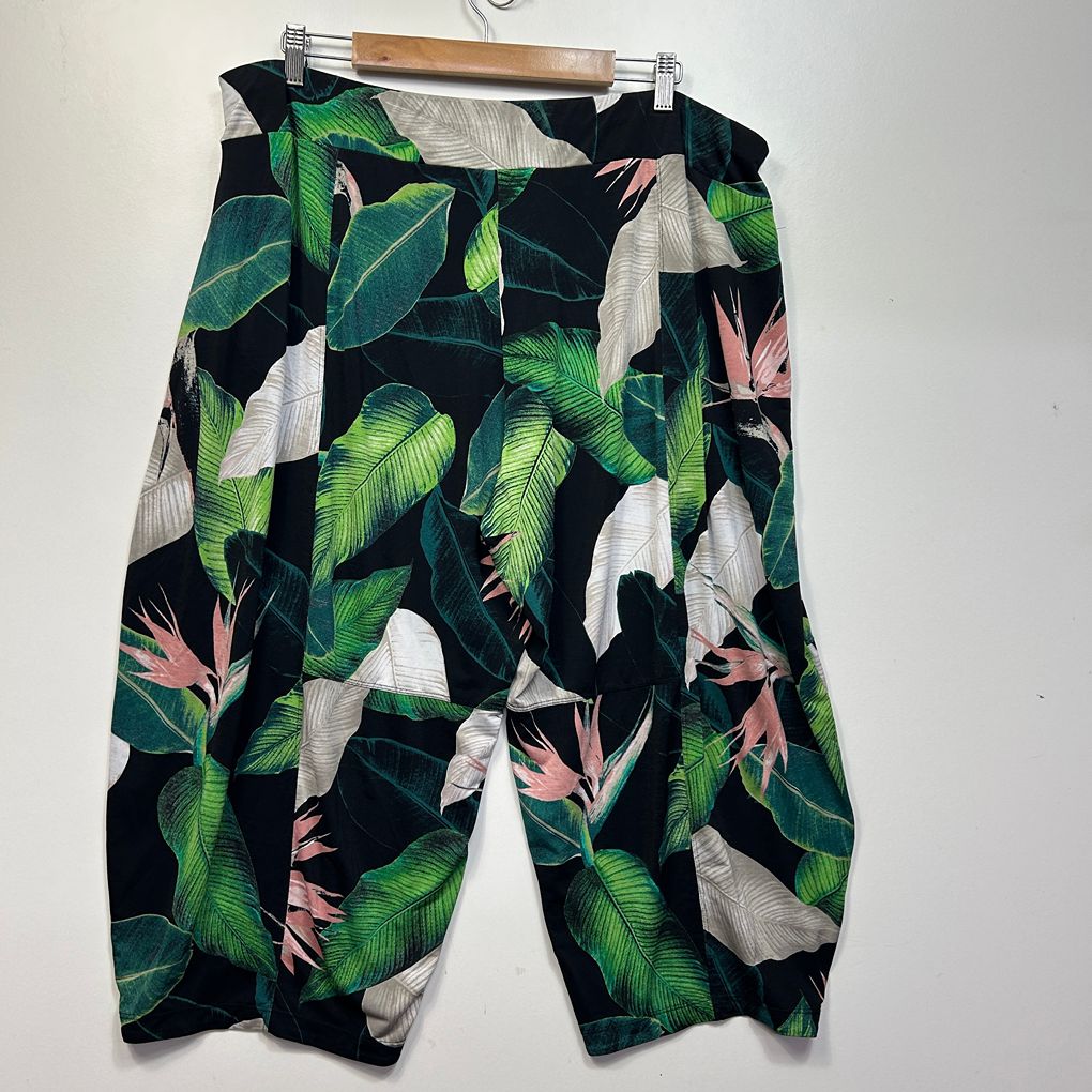 Taking Shape Multicoloured Cropped Pants - Size 20
