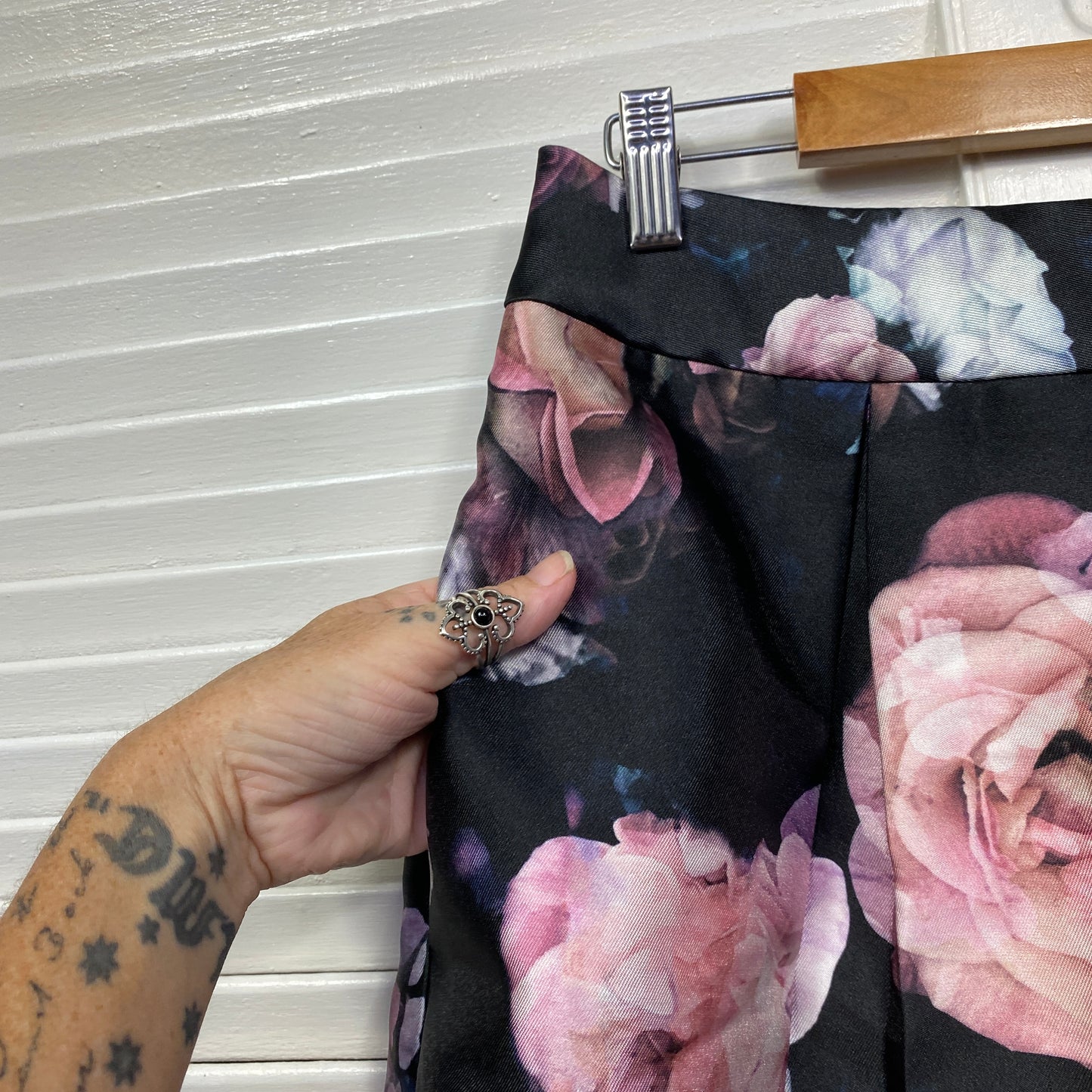 Review Skirt Size 14 Black Floral Pockets Fit & Flare