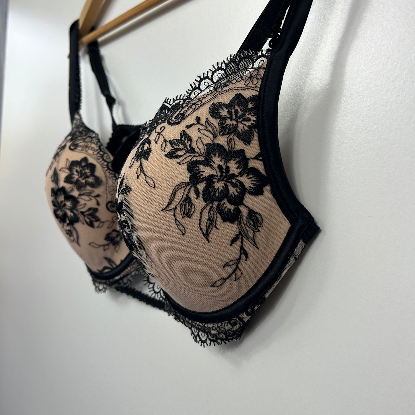 Bras N Things Black Nude Floral Lace Bra - Size 14D/36D