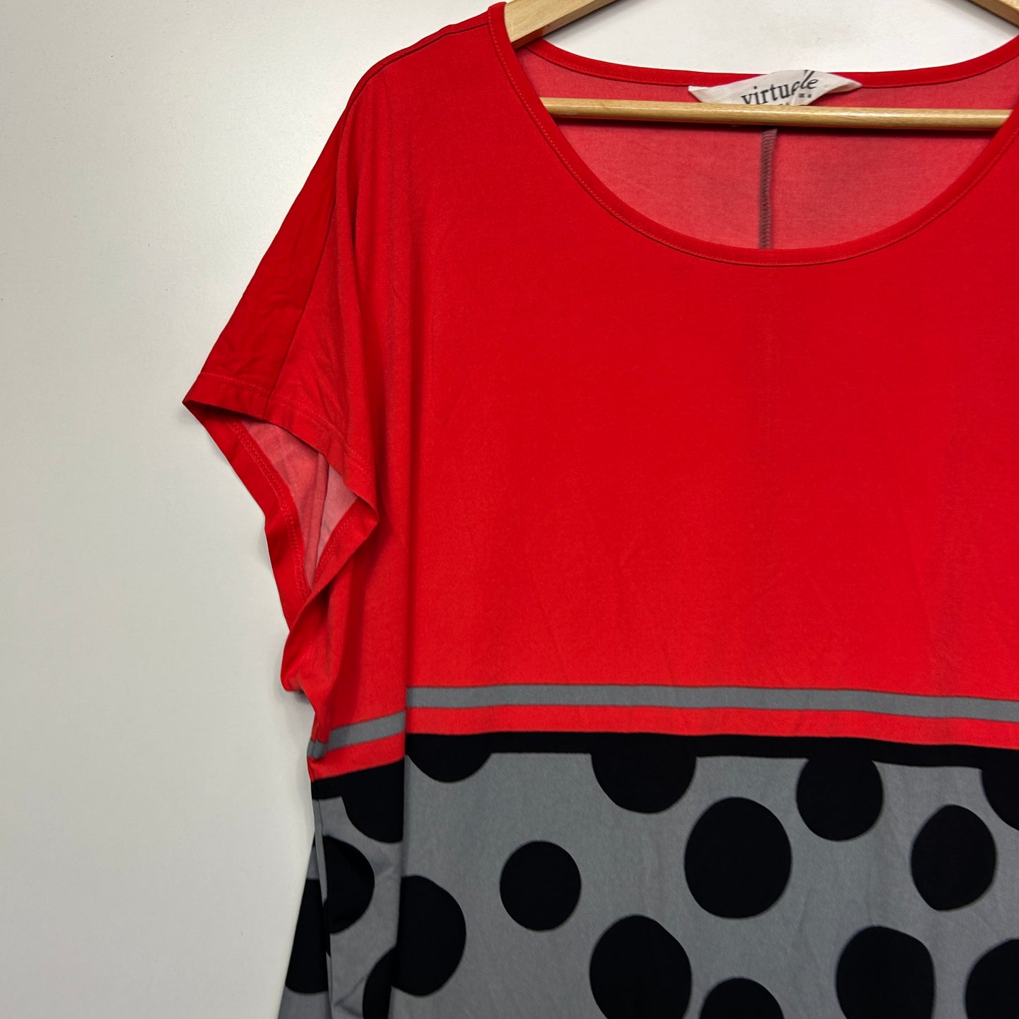 Virtuelle Top Size 16 Small Plus Short Sleeve Longline