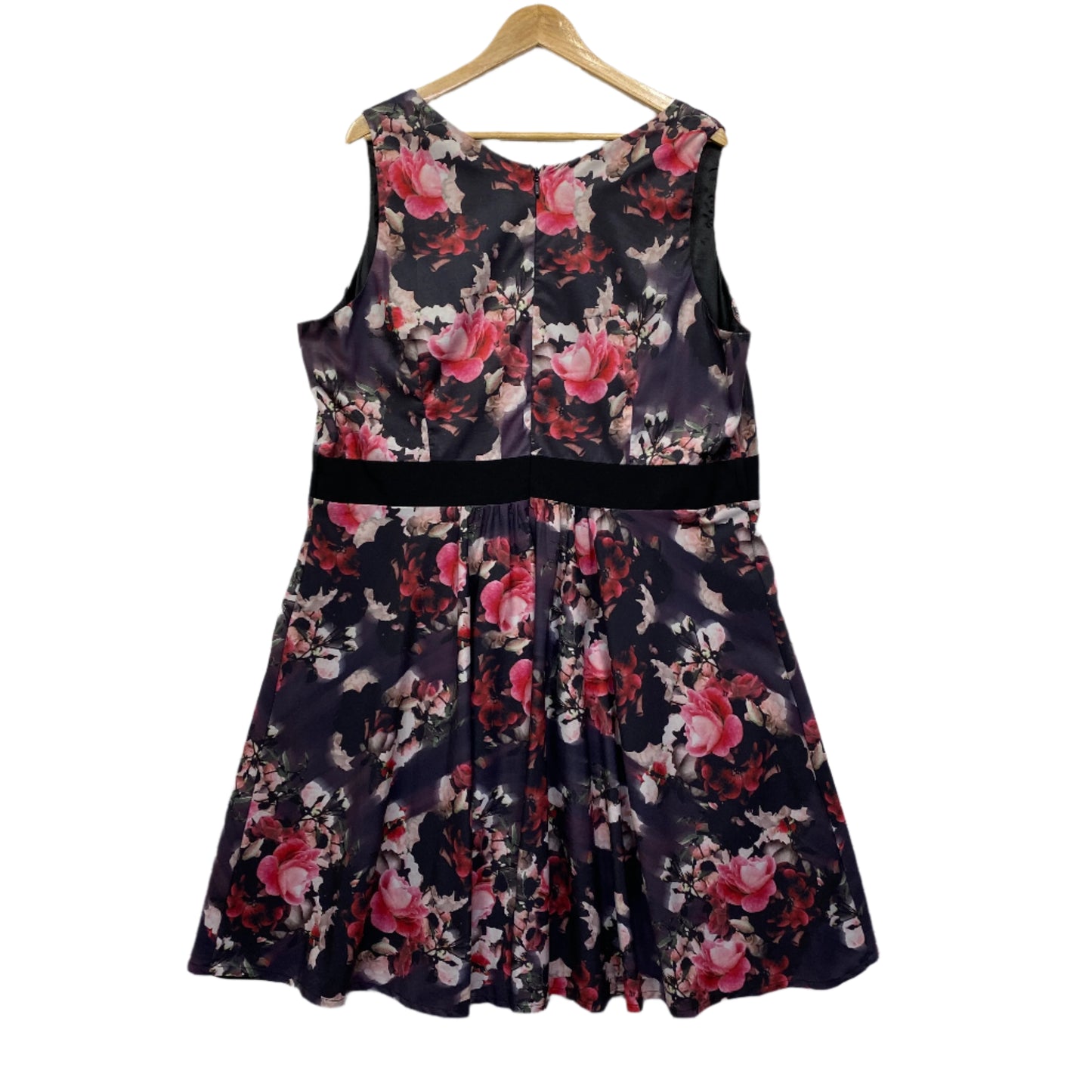 City Chic Dress Size 16 18? Black Floral Sleeveless Fit & Flare Cocktail