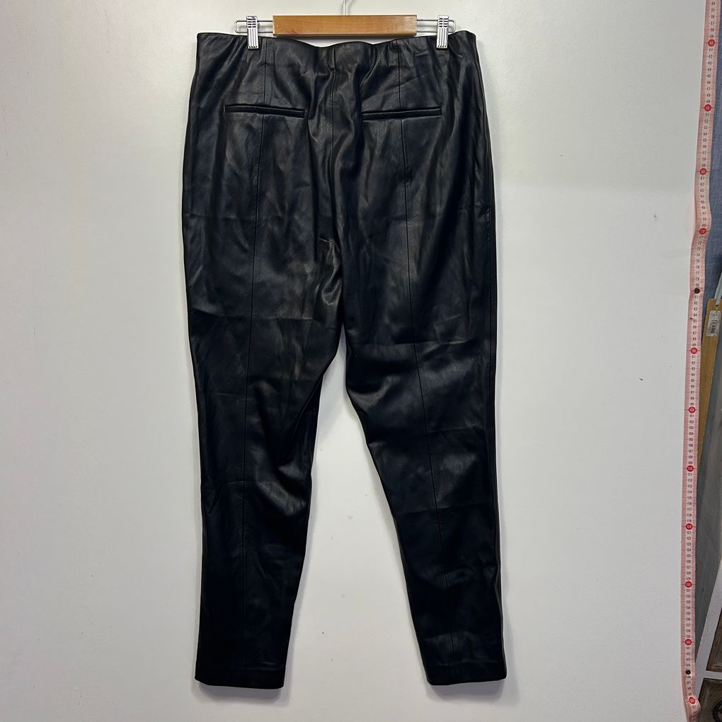 Refinity Black Pants - Size 18