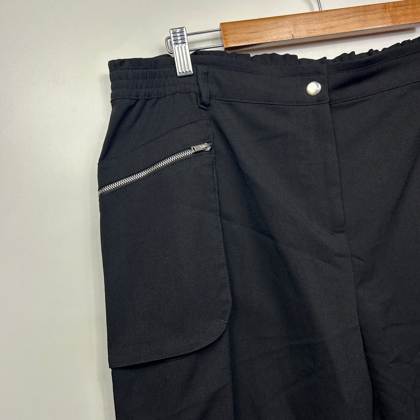 Kaites Pants Size 16 Black Elastic Ankle Zipped Pockets