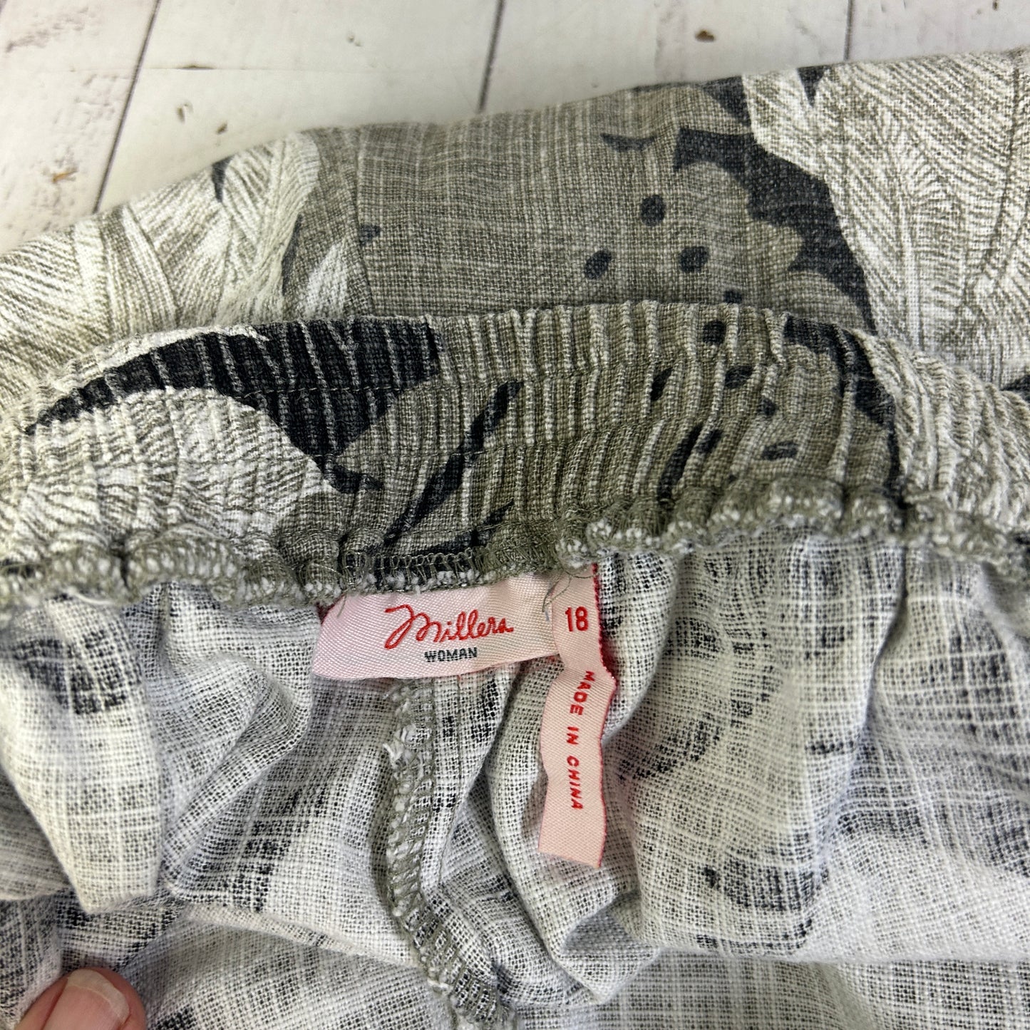 Millers Multicoloured Leaf Print Cropped Pants - Size 18